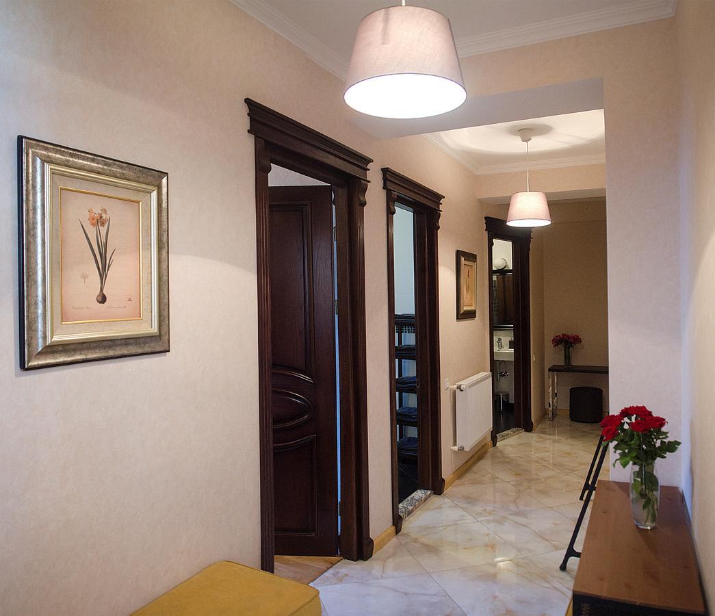 Tiflislux Apartment - Old City Philarmonic Tbilisi Exterior foto