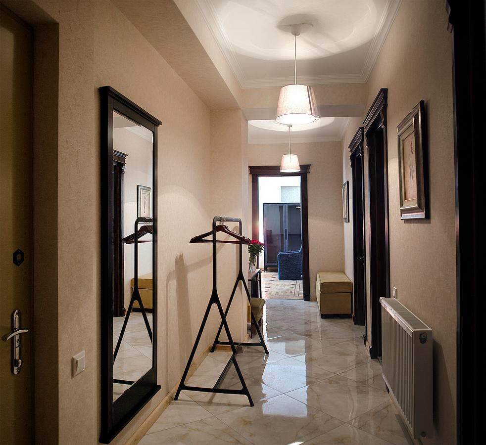 Tiflislux Apartment - Old City Philarmonic Tbilisi Exterior foto